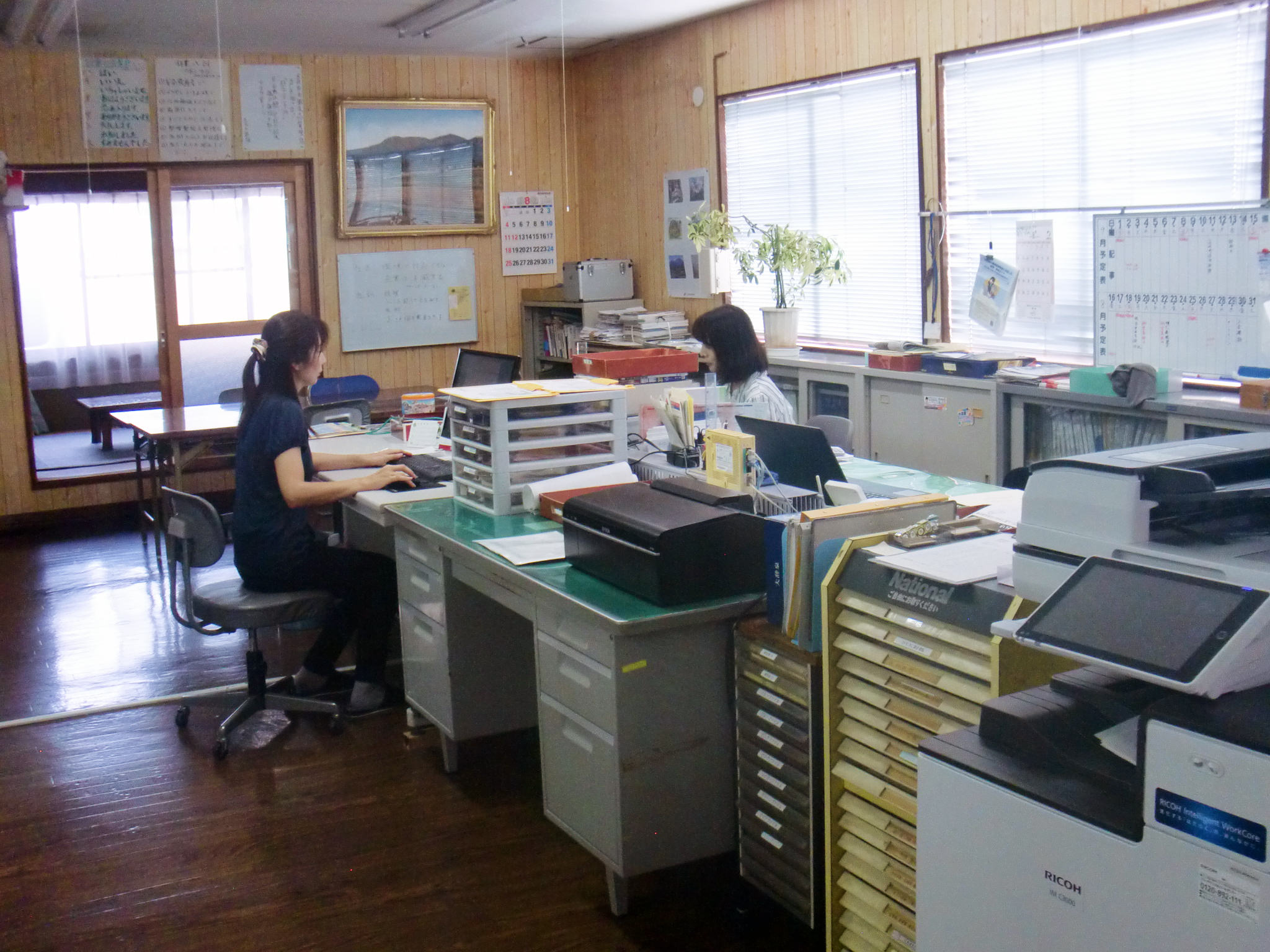 社内（事務方）